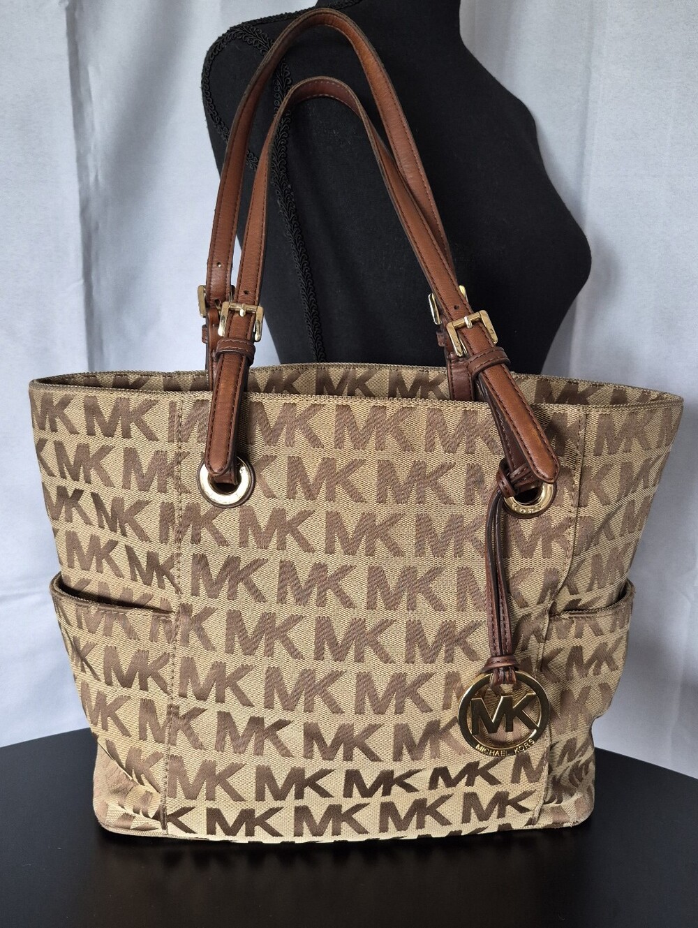 Michael Kors Signature Tote Bag Brown Med - Lg Multipocket Gold Bag Charm
